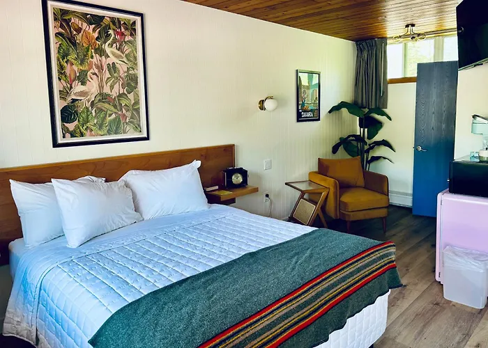 The Sierra Motel